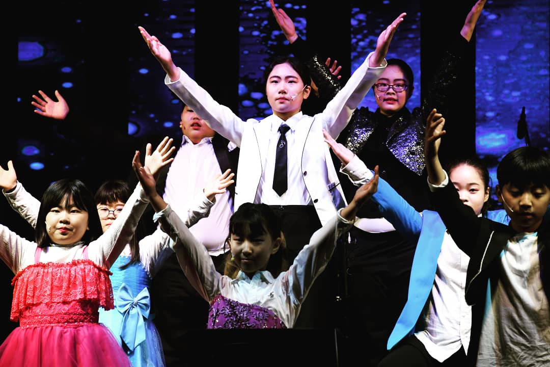 통영초, 학생뮤지컬단 통나Mu 공연(사진1).jpg
