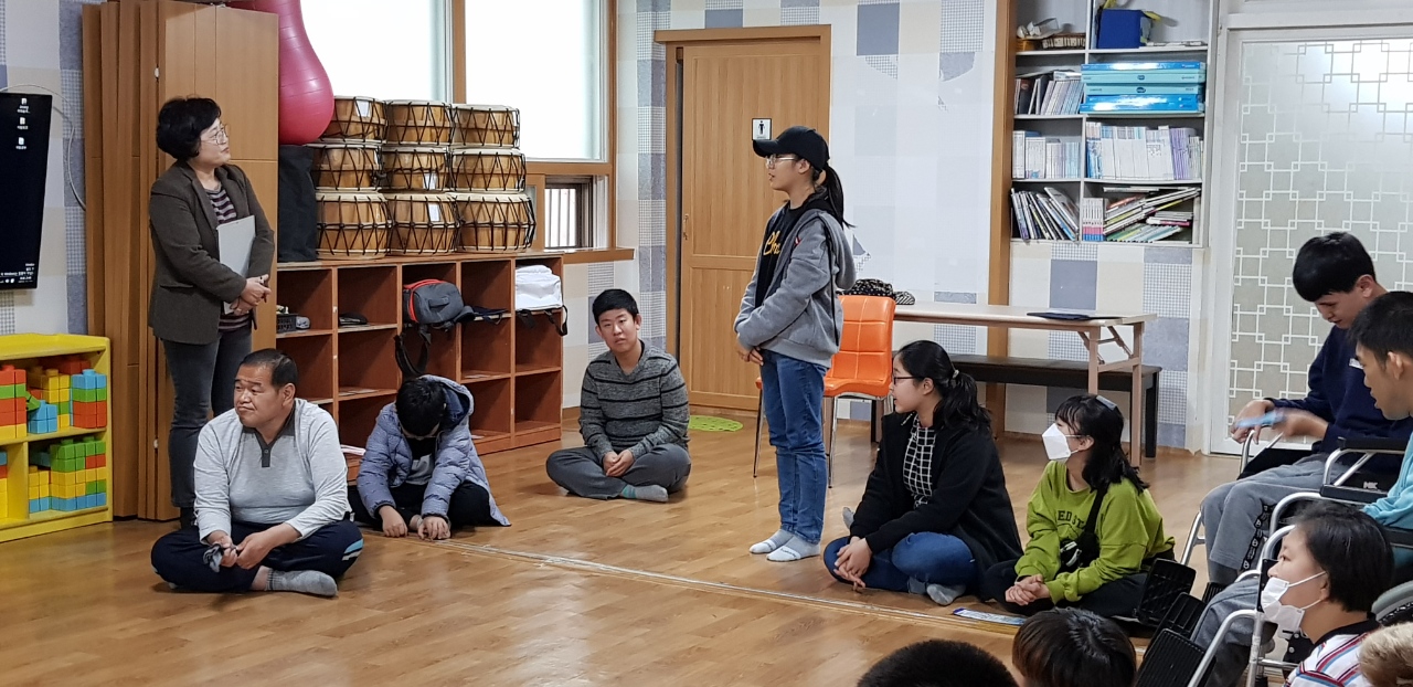 통영초,또래상담자 UCC공모전 우수상금 기부(사진3).jpg