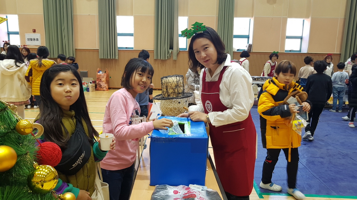 통영초, 알뜰장터 개최(사진4).jpg